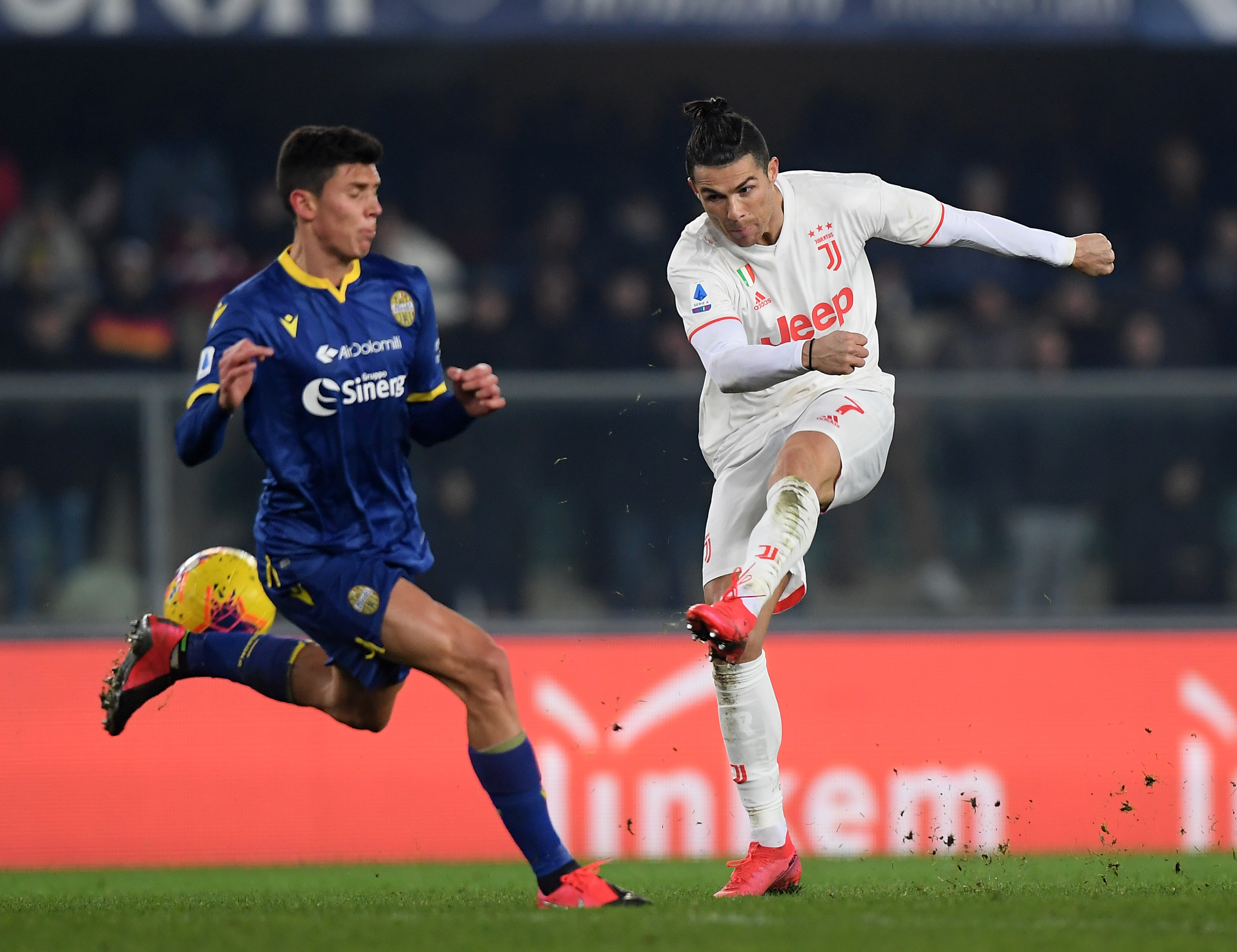 尤文图斯坚持不懈，团结拼搏追赶领头羊的简单介绍