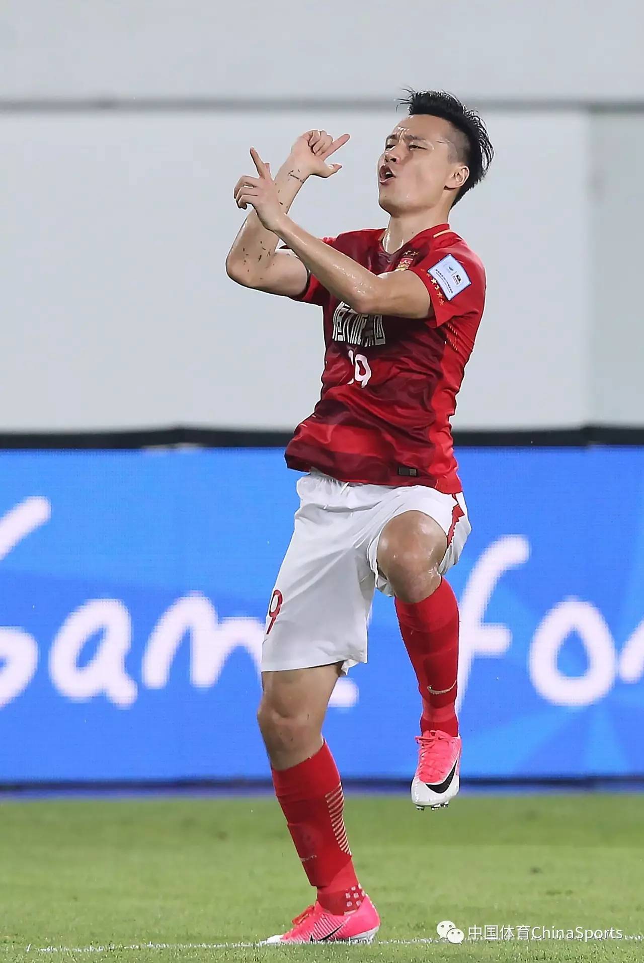 昔日强队逐渐重返巅峰，上海申鑫夺得胜利